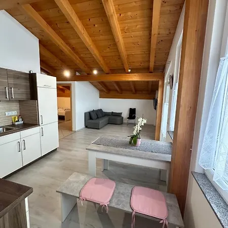 Leo 2 Апартаменты Радфельд